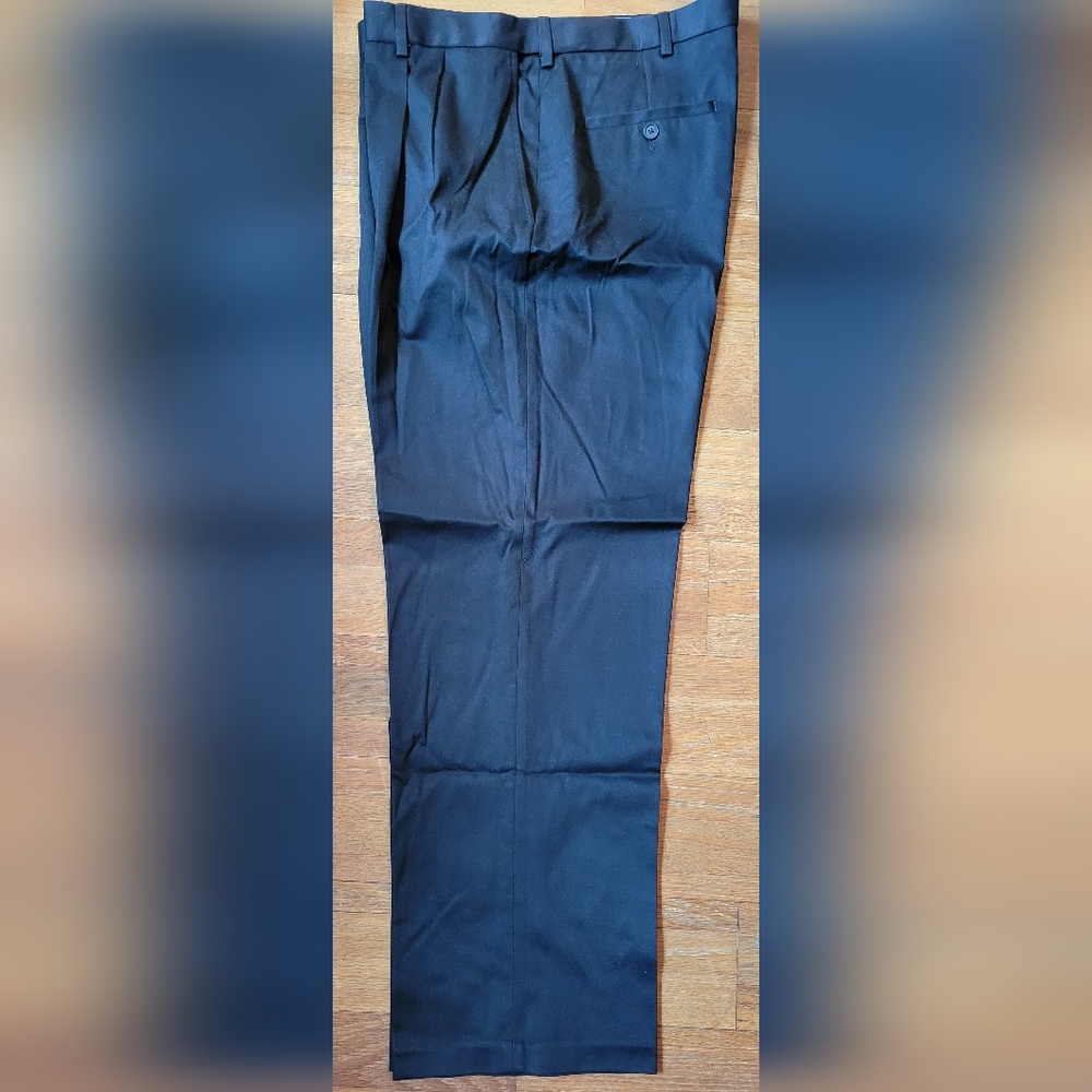 Haggar Clothing Classic Fit Premium No Iron Khaki dress pant black size 38 x 30